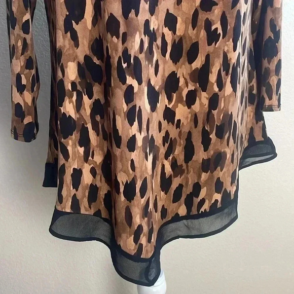 Carmen Marc Valvo - Plus Size Printed Top with Chiffon Hem - Picture 6 of 9